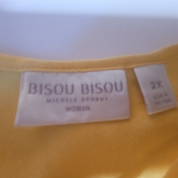 BISOU BISOU, yellow, cold shoulder top w/ short bell sleeves & v-neck. SZ 2X - Picture 4 of 4